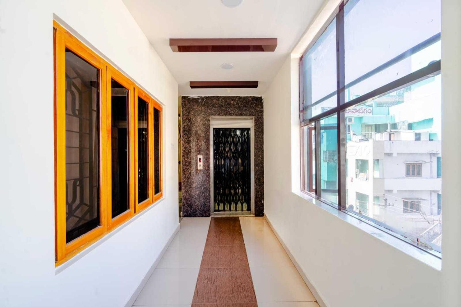 Oyo Surya Teja Residency Hotel Khammam Ngoại thất bức ảnh